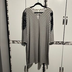 Tacera Monochrome Chevron Long Sleeve Dress